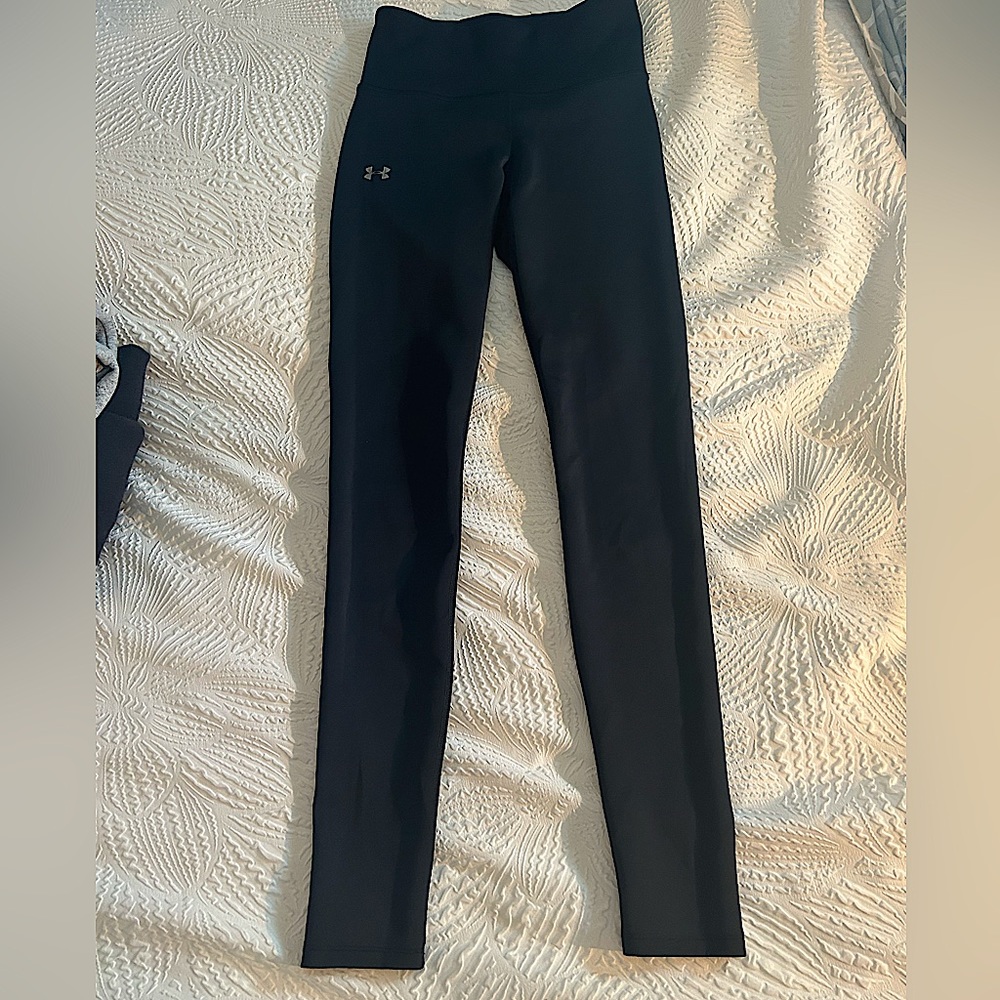 never worn brand new Nike leggings!! XS. Black, amazing quality.